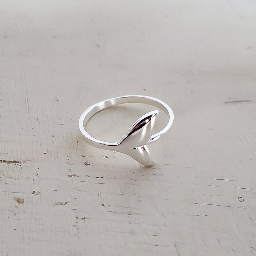 New Sterling Silver Whale Tail Ring Size 6